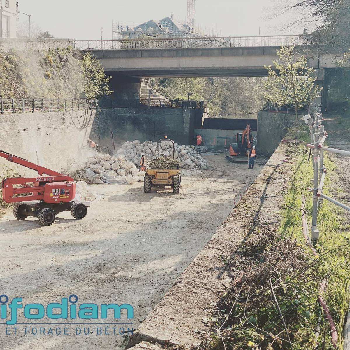 Création d'une passe à poisson sur la Marne pour notre client Léon Grosse