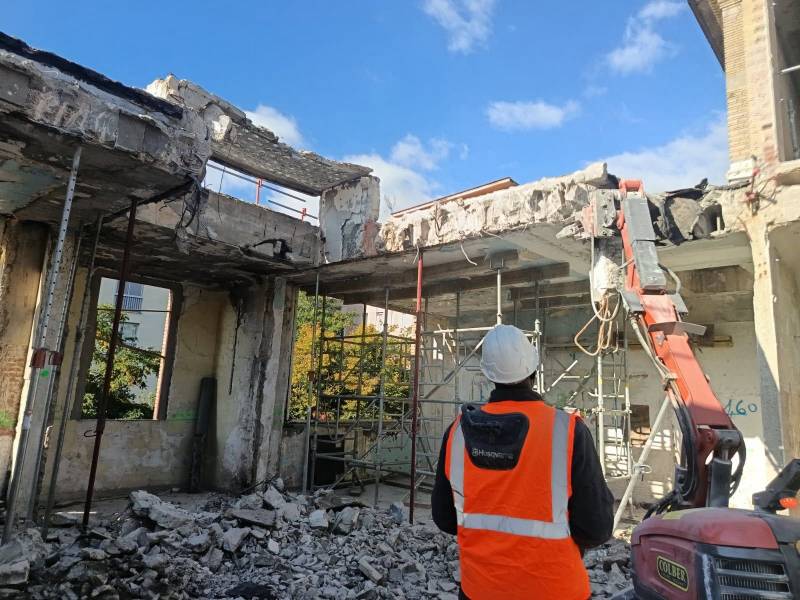 Travaux de démolition de plancher en béton armé à Paris avec  pour Leon Grosse